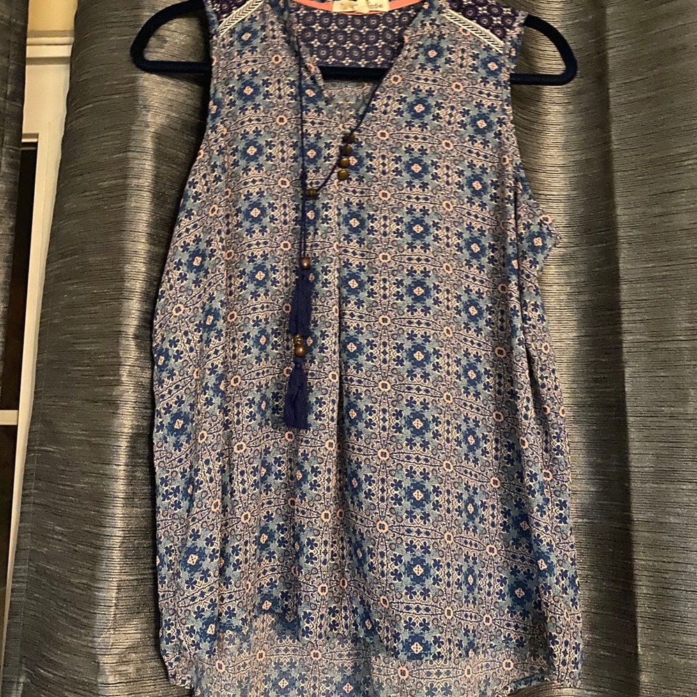 Cute flowy top!